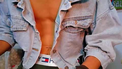 Snapshot of torino_19 chatting on October 21, 12:55 am Enzo Moretti online show from October 21, 12:55 am