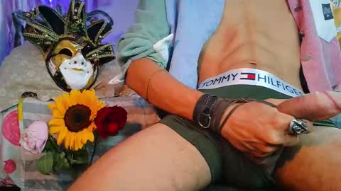 Snapshot of torino_19 chatting on October 31, 12:11 am Enzo Moretti online show from October 31, 12:11 am