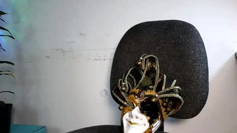 Snapshot of torino_19 chatting on November 18, 1:44 am Enzo Moretti online show from November 18, 1:44 am