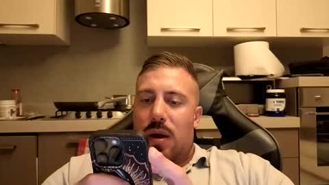Snapshot of toro_arrapato chatting on May 1, 8:57 pm toro_arrapato online show from May 1, 8:57 pm