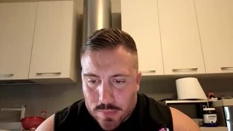 Snapshot of toro_arrapato chatting on May 2, 1:27 pm toro_arrapato online show from May 2, 1:27 pm