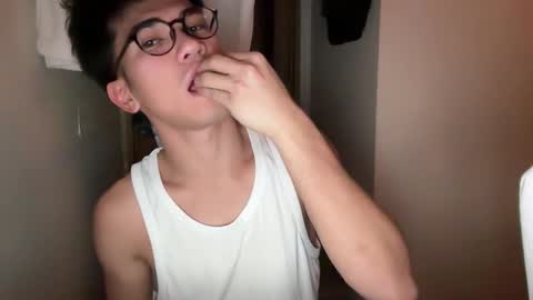 Snapshot of toshikaro0 chatting on February 22, 5:44 pm Karo online show from February 22, 5:44 pm