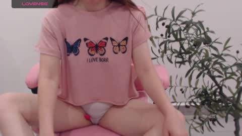 Snapshot of totoro_09 chatting on September 11, 4:23 am Angelina online show from September 11, 4:23 am