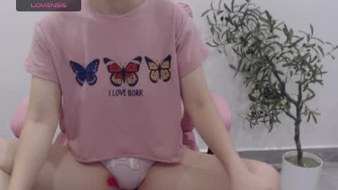 Snapshot of totoro_09 chatting on October 12, 7:40 am Angelina online show from October 12, 7:40 am