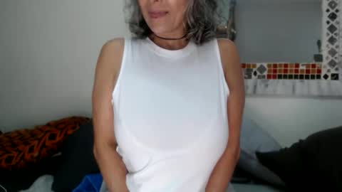 Snapshot of totypink chatting on June 11, 3:43 pm TotyPink online show from June 11, 3:43 pm