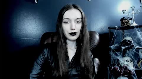 toxicdomme online show from March 3, 7:09 pm
