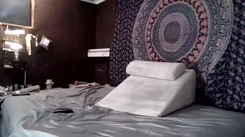 toxiclayne online show from April 7, 2:01 am