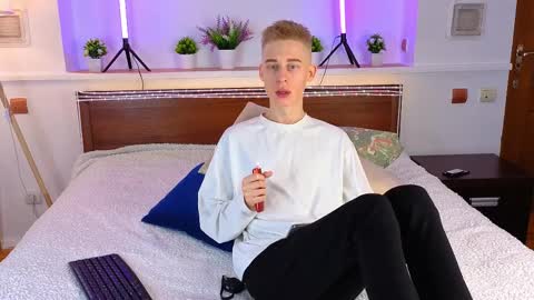 Max online show from April 8, 10:04 am