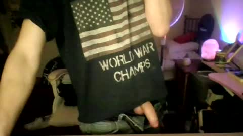 Snapshot of toyboysquirt chatting on August 9, 4:06 am toyboysquirt online show from August 9, 4:06 am