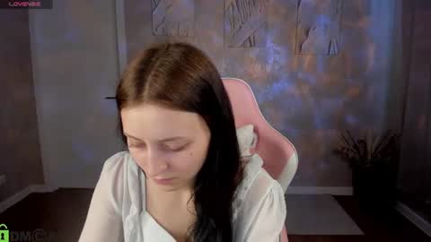 tracey_gill online show from June 8, 9:09 am