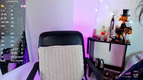 Snapshot of tracy_lambo chatting on February 19, 12:06 am tracy online show from February 19, 12:06 am