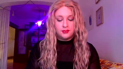 Snapshot of transcalliope chatting on December 3, 8:50 pm TranCalliope online show from December 3, 8:50 pm
