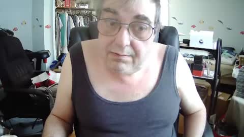 Snapshot of transmtfhello chatting on January 24, 4:17 pm Peter online show from January 24, 4:17 pm