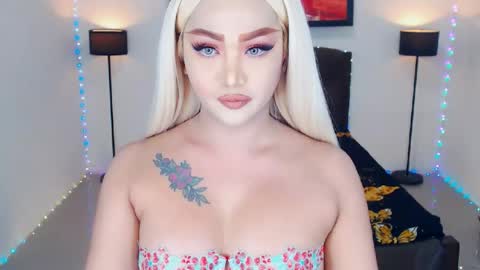 Snapshot of transplayfullolivia chatting on July 17, 7:15 am KYLIE BELLA TS online show from July 17, 7:15 am