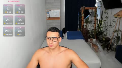 Snapshot of travis_bakerr chatting on December 3, 3:00 pm travis bakerr online show from December 3, 3:00 pm