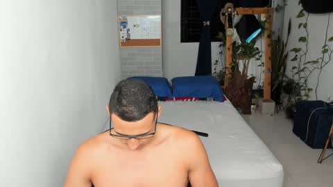 Snapshot of travis_bakerr chatting on January 23, 12:04 am travis bakerr online show from January 23, 12:04 am