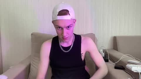 Travis online show from April 9, 6:19 am