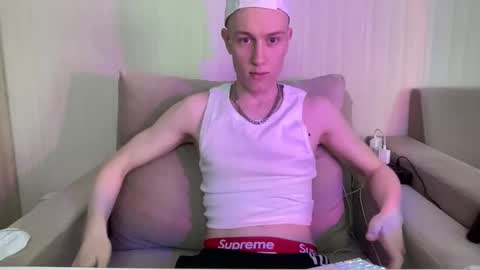 Travis online show from April 10, 3:23 am