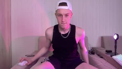 Travis online show from April 13, 9:15 am