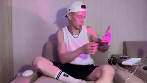 Travis online show from April 14, 9:26 am