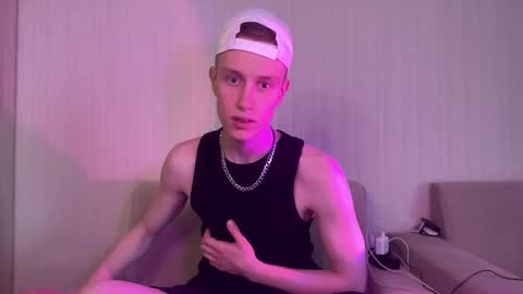 Travis online show from April 19, 9:30 am