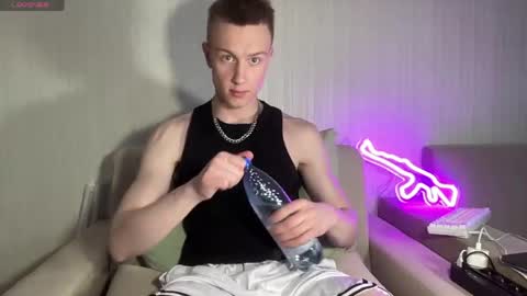 Travis online show from June 4, 9:26 am