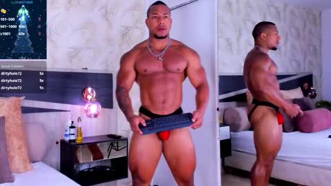 Snapshot of travis_lenox_ chatting on December 21, 3:52 pm Travis online show from December 21, 3:52 pm