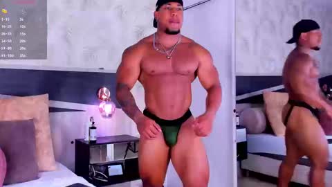 Snapshot of travis_lenox_ chatting on January 7, 10:56 pm Travis online show from January 7, 10:56 pm