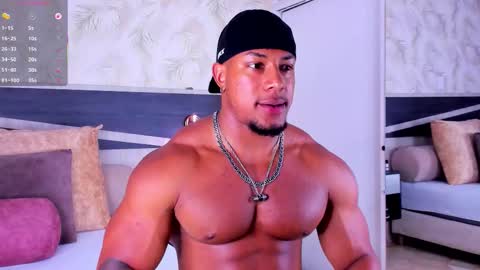 Snapshot of travis_lenox_ chatting on January 8, 10:45 pm Travis online show from January 8, 10:45 pm