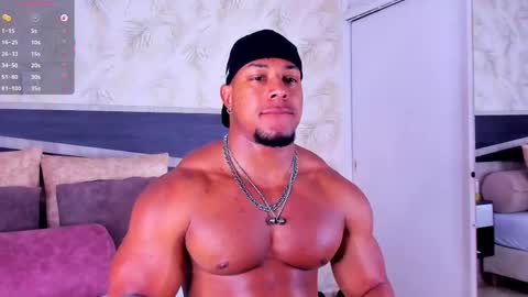 Snapshot of travis_lenox_ chatting on January 10, 10:58 pm Travis online show from January 10, 10:58 pm