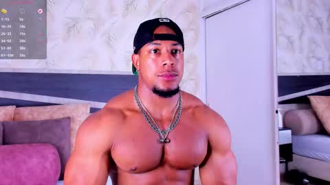 Snapshot of travis_lenox_ chatting on February 19, 10:50 pm Travis online show from February 19, 10:50 pm