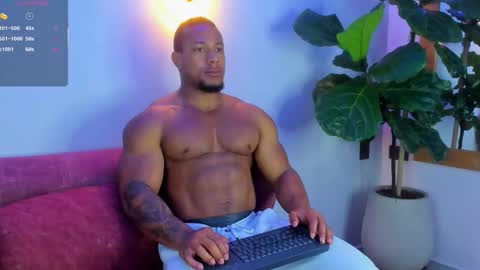 Snapshot of travis_lenox_ chatting on February 20, 4:29 pm Travis online show from February 20, 4:29 pm