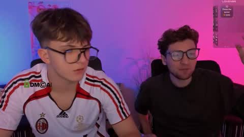 Travis online show from December 20, 8:05 pm