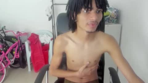 Snapshot of traviscot_master555 chatting on June 11, 4:10 am traviscot master555 online show from June 11, 4:10 am