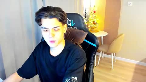 Snapshot of travisrivas chatting on December 16, 11:48 am travisrivas online show from December 16, 11:48 am