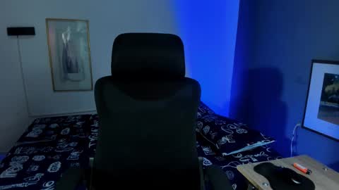 TRAV - INDEPENDENT MODEL online show from November 23, 11:54 am