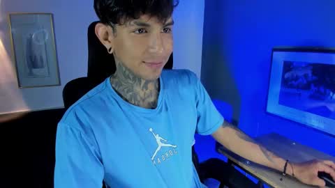 TRAV - INDEPENDENT MODEL online show from November 27, 3:08 am