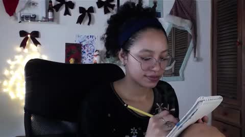 Snapshot of treasuresz chatting on December 4, 5:00 pm Emily online show from December 4, 5:00 pm