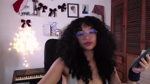 Snapshot of treasuresz chatting on December 6, 5:22 pm Emily online show from December 6, 5:22 pm