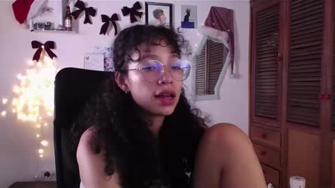 Snapshot of treasuresz chatting on December 12, 5:37 pm Emily online show from December 12, 5:37 pm