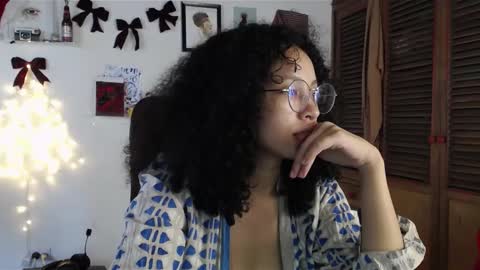 Snapshot of treasuresz chatting on December 19, 2:13 pm Emily online show from December 19, 2:13 pm