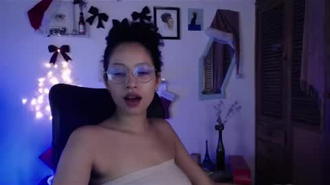 Snapshot of treasuresz chatting on December 26, 9:37 pm Emily online show from December 26, 9:37 pm