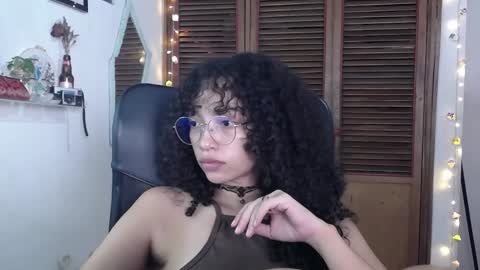 Snapshot of treasuresz chatting on January 25, 8:53 pm Emily online show from January 25, 8:53 pm