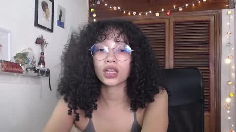 Snapshot of treasuresz chatting on January 27, 5:58 pm Emily online show from January 27, 5:58 pm