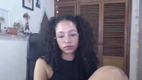 Snapshot of treasuresz chatting on January 28, 3:35 pm Emily online show from January 28, 3:35 pm