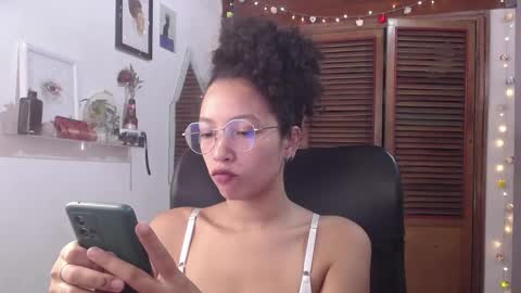 Snapshot of treasuresz chatting on February 7, 5:29 pm Emily online show from February 7, 5:29 pm