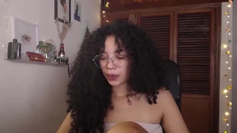 Snapshot of treasuresz chatting on March 5, 5:50 pm Emily online show from March 5, 5:50 pm