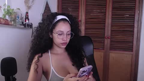 Snapshot of treasuresz chatting on September 8, 4:06 pm Emily online show from September 8, 4:06 pm