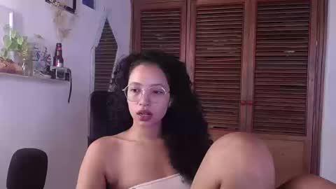 Snapshot of treasuresz chatting on September 9, 1:43 pm Emily online show from September 9, 1:43 pm