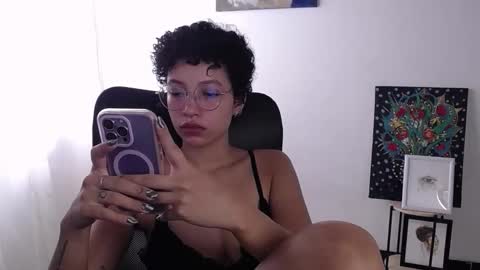 Snapshot of treasuresz chatting on October 27, 6:12 pm Emily online show from October 27, 6:12 pm